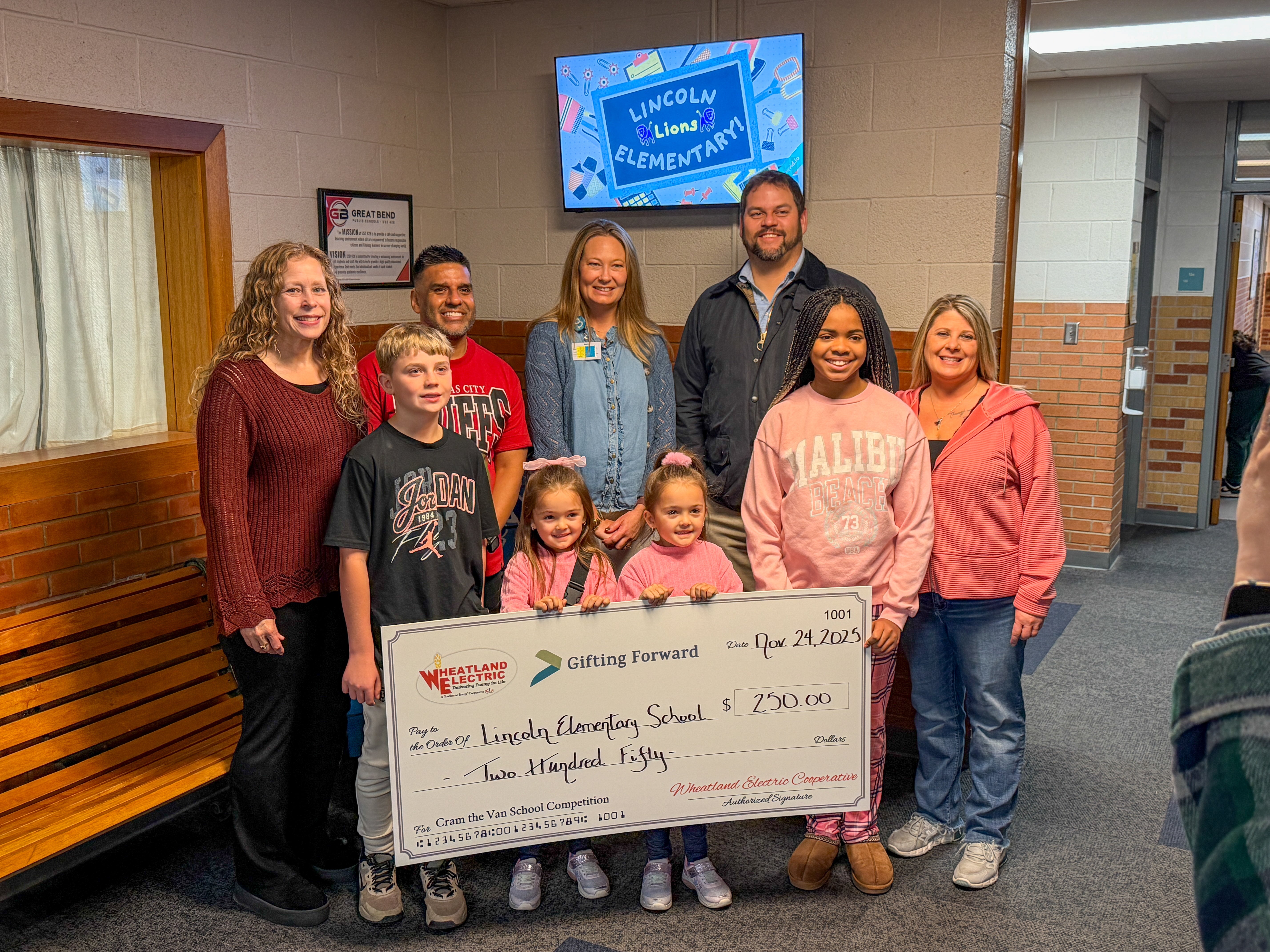 Lincoln School group with check